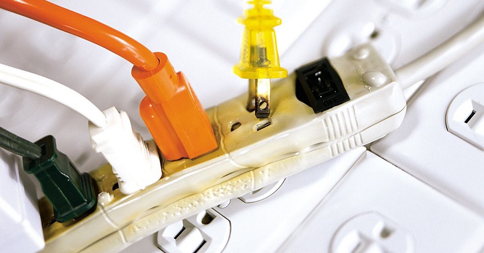 علت آب شدن سه راهی برق